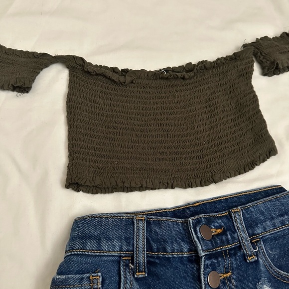 BUNDLE OF 3 Green Black and White Off the Shoulder Crop Top Size Small - Picture 11 of 11
